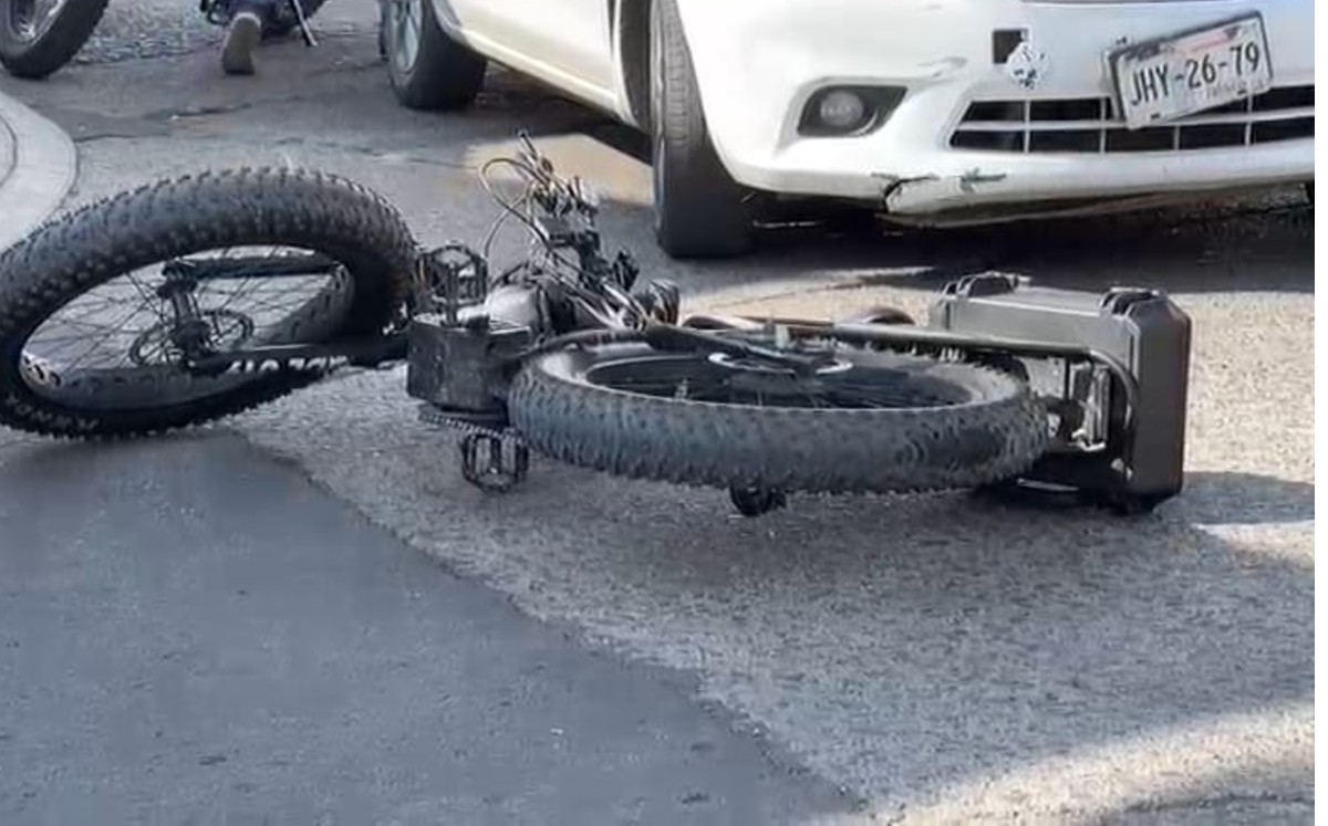 Bicicleta de policía de Guadalajara en el piso