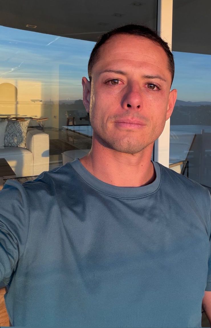 Chicharito llorando tras su salida de Chivas