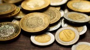 Monedas  nacionales de México de diferentes valores principalmente de 10 pesos.