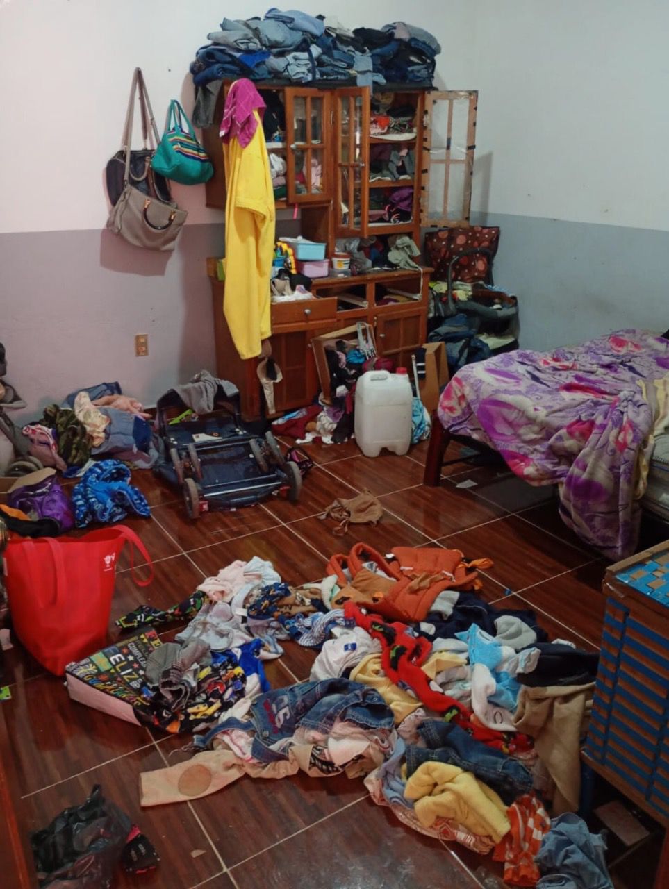 Imagen de cómo quedó la casa robada en Amozoc, luego de que los delincuentes registraron todo.