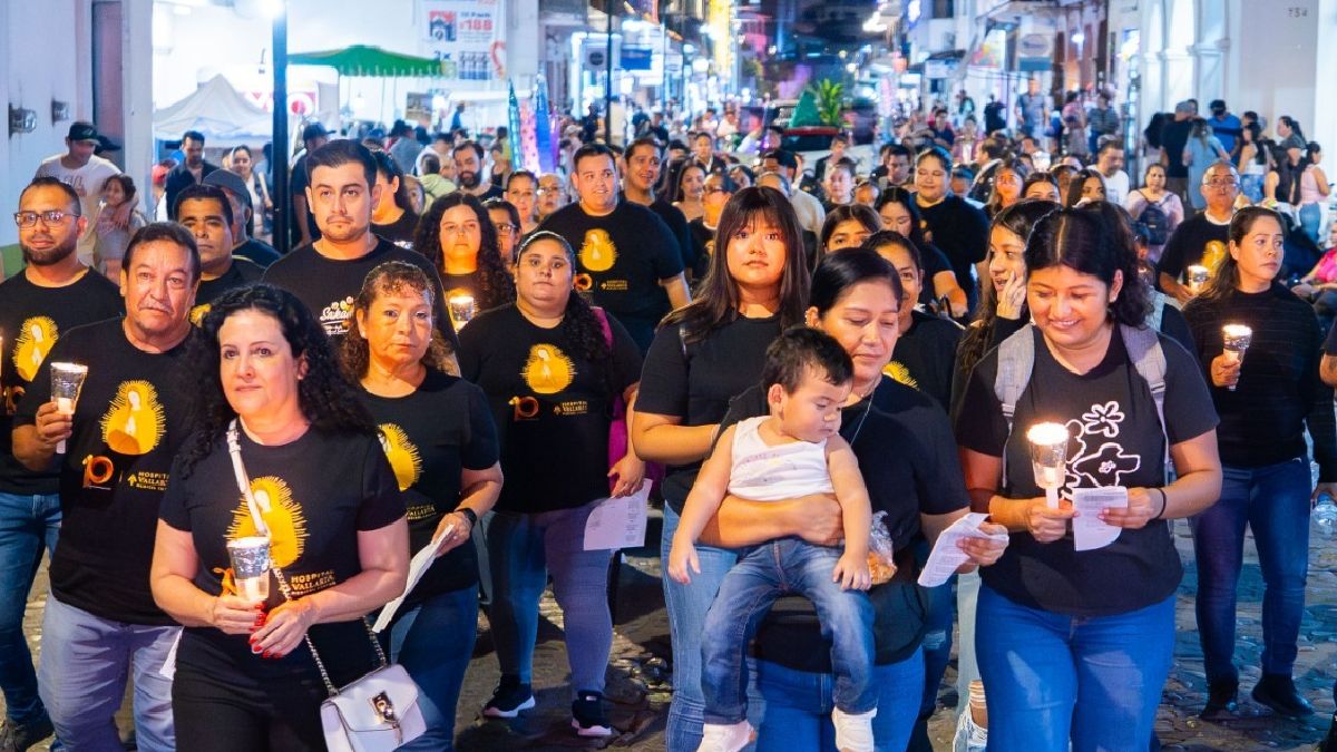Familias de Puerto Vallarta y Hospital Medica Center en la peregrinación de la Virgen de Guadalupe