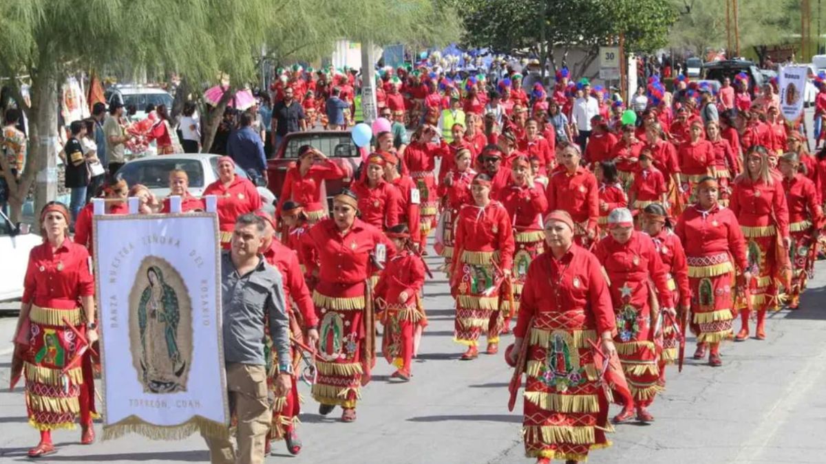 Danzantes de la Virgen de Guadalupe en Torreón.