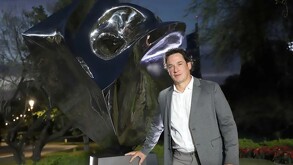 Gustavo Vélez y su exposición en parque Rufino Tamayo en San Pedro.