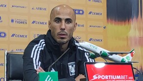 Guido Pizarro entrenador de Tigres en conferencia de prensa.