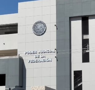 Edificio en color gris del Poder Judicial de la Federación