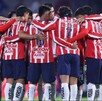 Chivas durante el partido contra Cruz Azul.