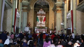 En la ciudad de León, desde muy temprano este viernes 12 de diciembre, el Santuario de Guadalupe comenzó a recibir a cientos de devotos