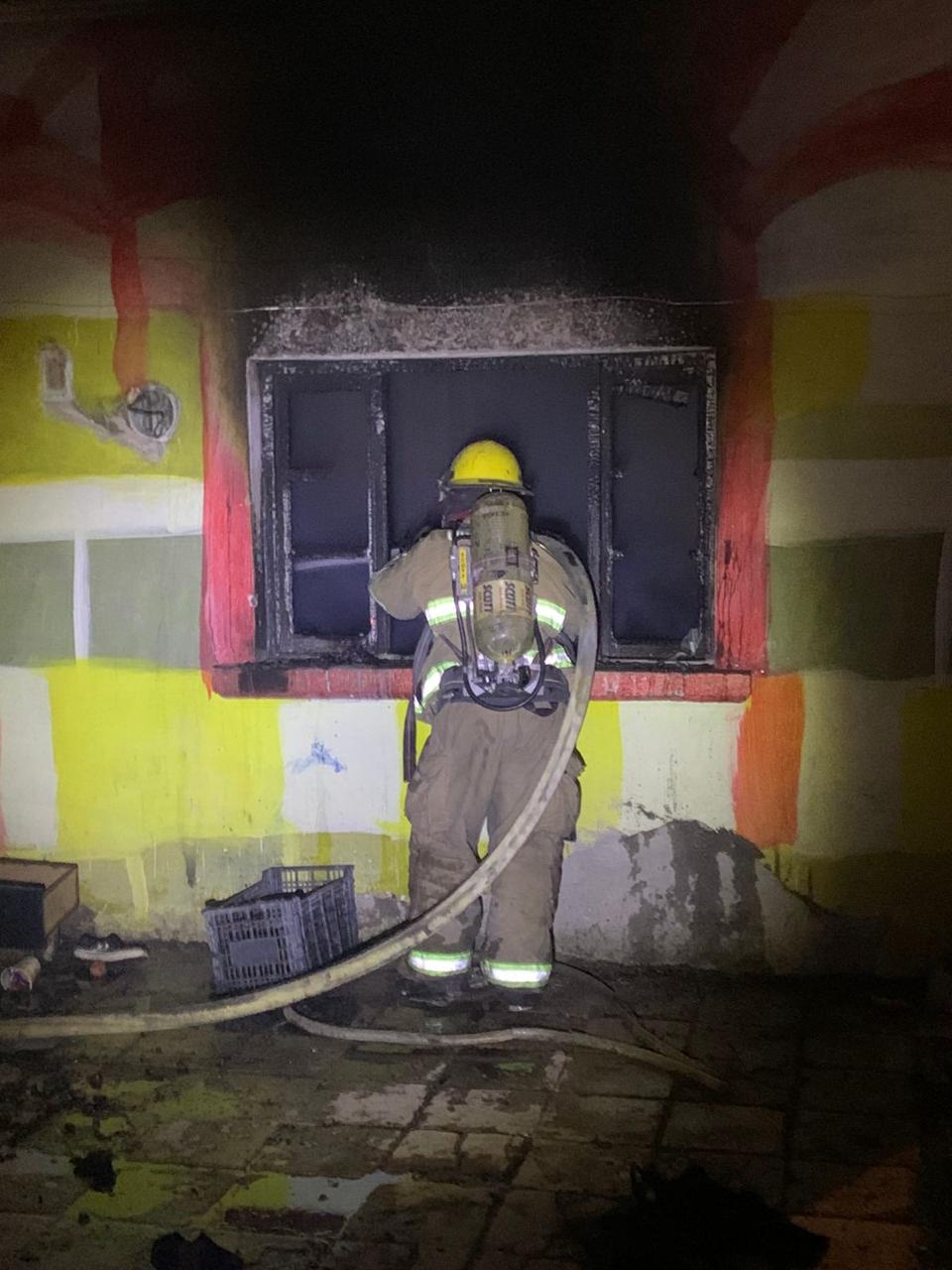 Casa completamente destruida tras un incendio ocurrido en Parras, Coahuila.