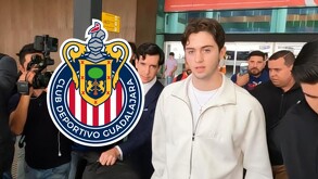 Brian Gutiérrez llegando a Guadalajara para reportar con Chivas de cara al Clausura 2026.
