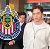 Brian Gutiérrez llegando a Guadalajara para reportar con Chivas de cara al Clausura 2026.