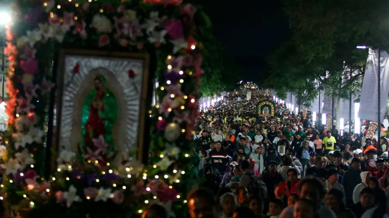 Millones de mexicanos cantaron Las Mañanitas a la Virgen de Guadalupe al inicio del 12 de diciembre en la Basílica.