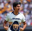 José Juan Macías en un partido con los Pumas