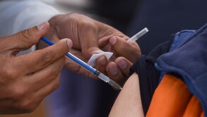 Aplicación de vacunas contra influenza en CdMx