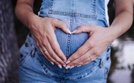 Vientre de mujer embarazada