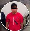 Imagen de un hombre detenido sobrepuesta a un aspecto del Mercado Morelos en Puebla.