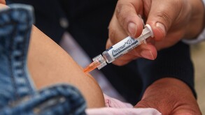 La vacuna para la influenza sirve para la 'super gripe' H3N2 en México.