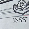 Edificio en color blanco y cris con letras de ISSSTE