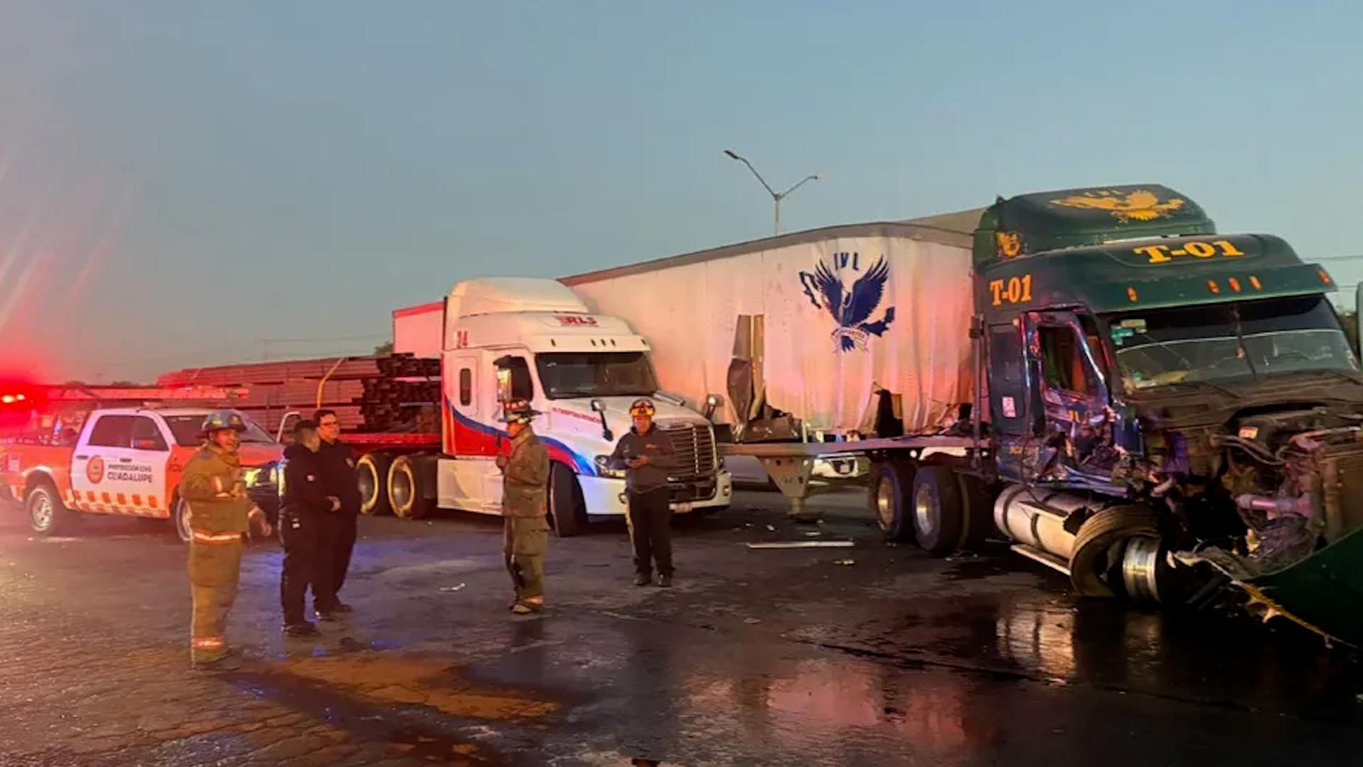 Se reporta tráfico lento desde al menos un kilómetro antes de llegar al cruce con la avenida Israel Cavazos.