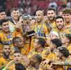 Jugadores de Tigres festejando el octavo título de liga en el estadio Akron durante el Torneo Clausura 2023.