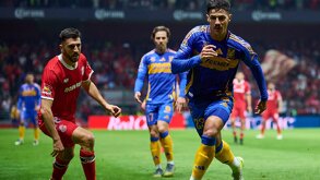 Paulinho y Rómulo Zwarg durante la jornada 5 del Clausura 2025 en el estadio Nemesio Diez cuando Toluca recibió a Tigres.