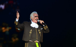 Vicente Fernández cantando en vivo