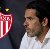 Fernando Gago en la banca con el equipo de Necaxa.
