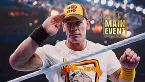 John Cena saludando a la gente en su última batalla en WWE como profesional.