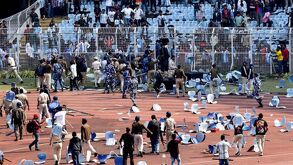 Aficionados arrancaron butacas del Salt Lake Stadium tras la visita de Messi a la India.