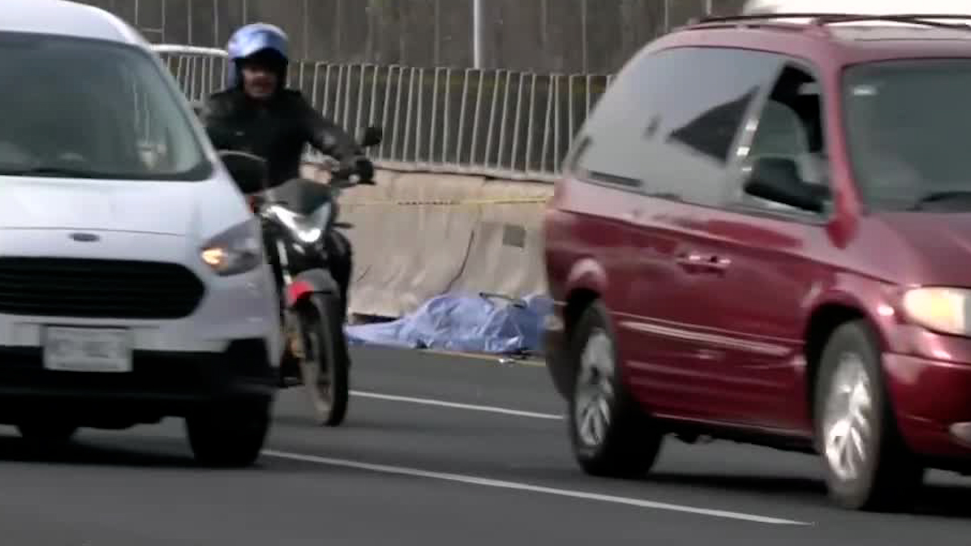 Un hombre de aproximadamente 30 años de edad pierde la vida en accidente automovilístico.