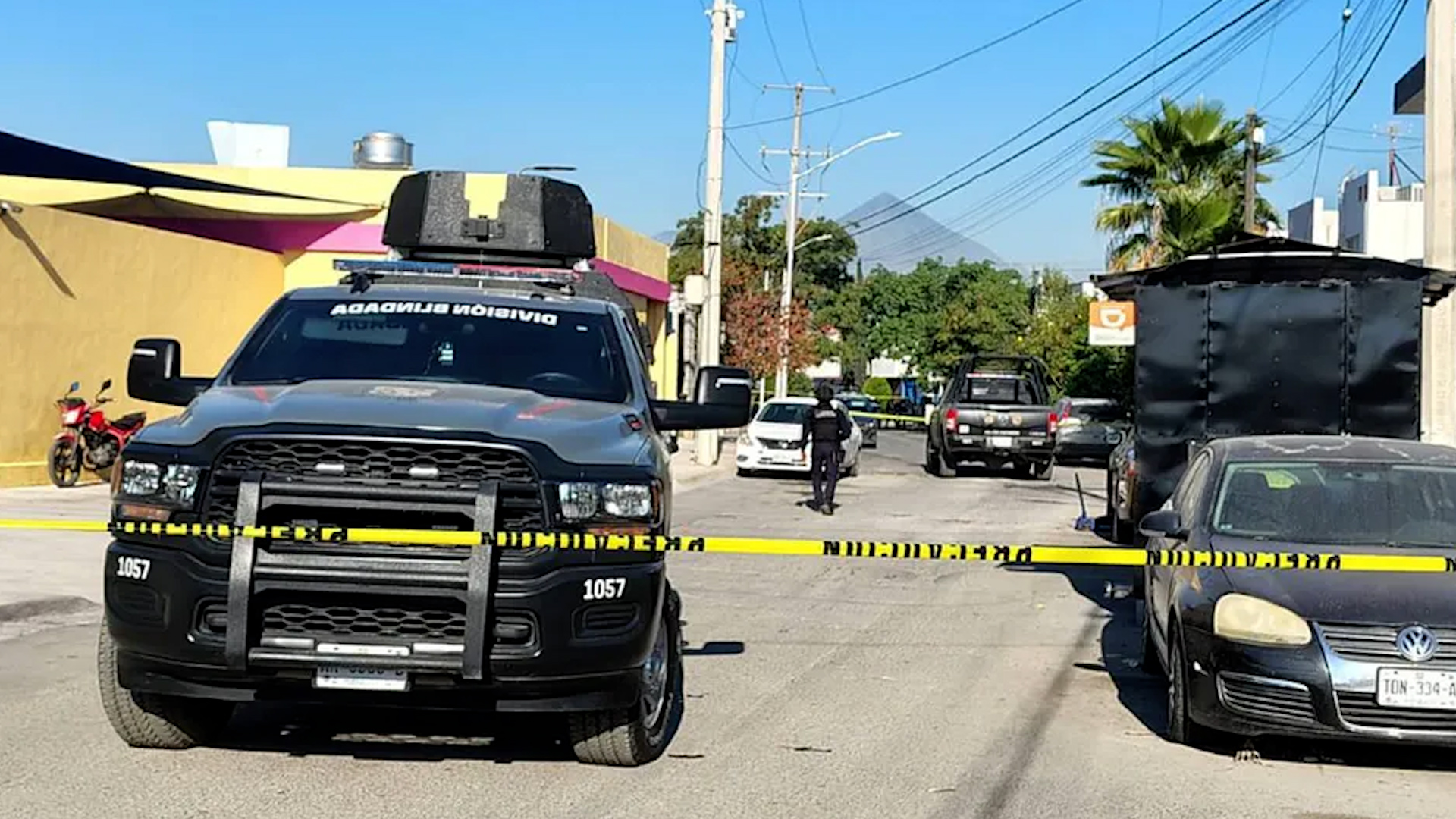 Los oficiales repelieron la agresión y capturaron a dos sospechosos, a quienes les aseguraron dos armas de fuego.