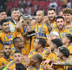 Jugadores de Tigres festejando el octavo título de liga en el estadio Akron durante el Torneo Clausura 2023.