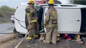 camioneta volcada en carretera nacional