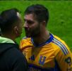 André-Pierre Gignac encarando a Luis Enrique Santander.