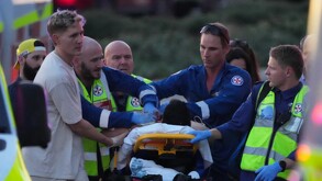 Un terrible tiroteo fue desatado por dos sujetos durante una festividad judía en Australia; dejando una cifra de 11 muertos y más de 20 heridos.