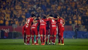 Jugadores del Toluca reunidos en Final de Vuelta contra Tigres en el Apertura 2025.