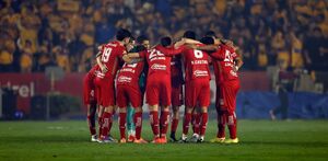 Jugadores del Toluca reunidos en Final de Vuelta contra Tigres en el Apertura 2025.