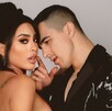 En la imagen aparecen Kim shantal y su novio, ambos con un atuendo negro