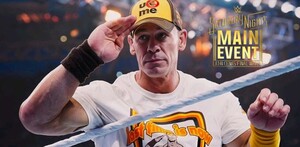 John Cena saludando a la gente en su última batalla en WWE como profesional.