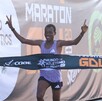Competidor de Kenia llevándose la victoria en el Maratón de Guadalajara 2025.