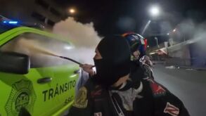 Policía rociado con extintor por motociclistas en colonia Morelos, CdMx