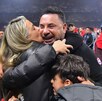 Antonio Mohamed celebrando el campeonato del Apertura 2025 con su familia.