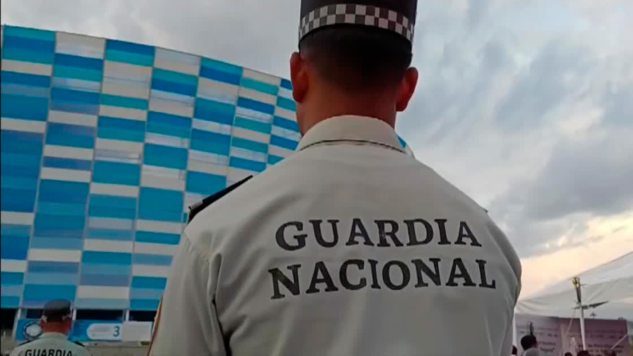 Un operativo permitió asegurar más de 82 mil litros de combustible ilegal, 25 pipas, vehículos y dos inmuebles en Puebla.