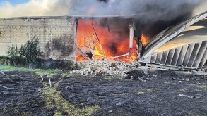 Fuego tras caída de avioneta cerca del Aeropuerto de Toluca.