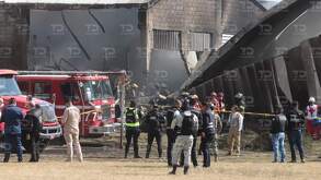 Elementos de emergencia atendiendo caída de avioneta en Toluca