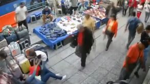 Banqueta en mal estado, se viraliza por provocar caídas en Eje Central, Ciudad de México.