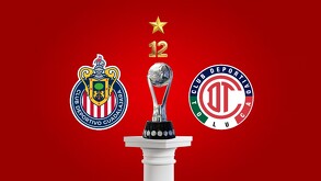 Un gráfico de fondo rojo que muestra los escudos de Chivas y Toluca a la izquierda y derecha, respectivamente, y un trofeo de fútbol en el centro.