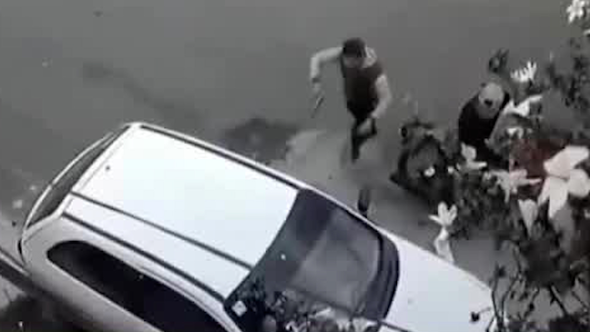 En la colonia Alfredo del Mazo, un motociclista trató de asaltar a un automovilista cuando su arma se atasco.