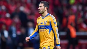 Juan Pablo Vigón caminando tras anotar su penalti en la tanda donde Toluca se coronó sobre Tigres.