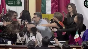 diputadas del congreso de cdmx pelean durante una sesión
