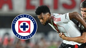 Miguel Borja en un partido con la camisa de River Plate.